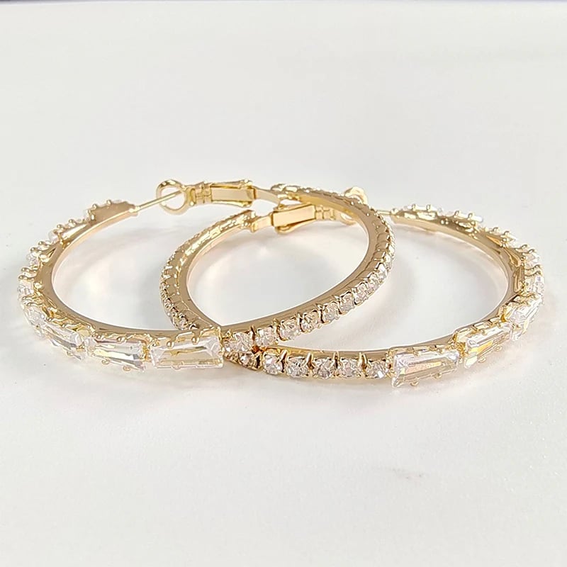 💎 ✨ Women's Sparkling CZ Hoop Earrings – Micro-Paved, Lightweight Copper & Bold Design – Elegant, Versatile & Perfect Gift 💫