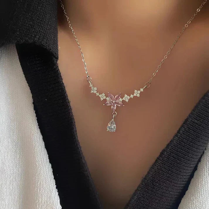🌸🌟Bridgerton Inspired Floral Necklace