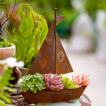 🌱 Rustic Sailboat Metal Planter – Handcrafted, weather-resistant & perfect for succulents, herbs or flowers – charming garden or shelf decor 🏡