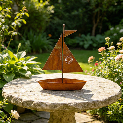 🌱 Rustic Sailboat Metal Planter – Handcrafted, weather-resistant & perfect for succulents, herbs or flowers – charming garden or shelf decor 🏡