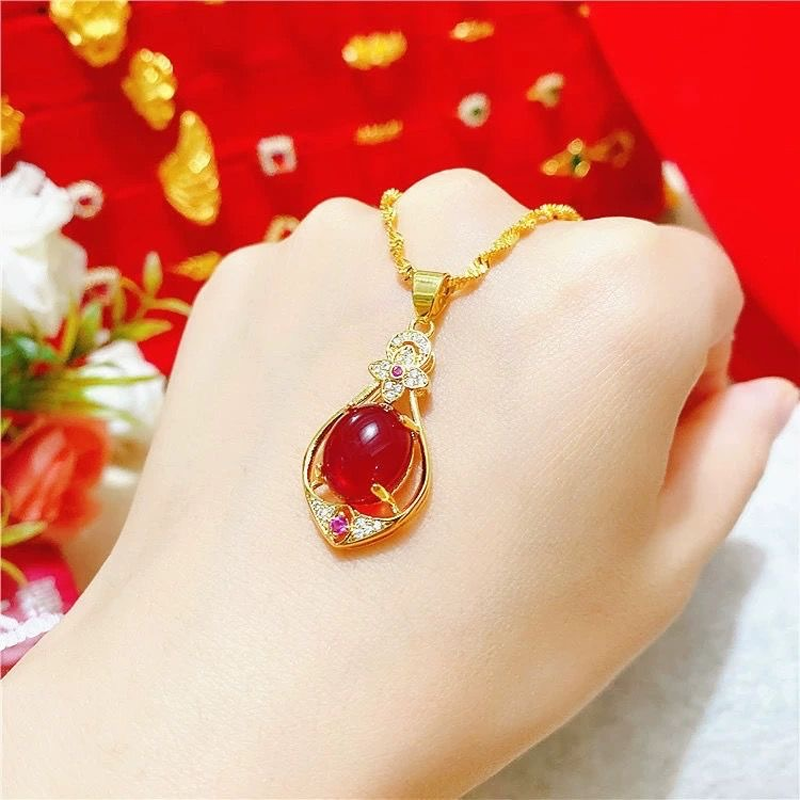 Elegant Four-Leaf Clover Teardrop Necklace
