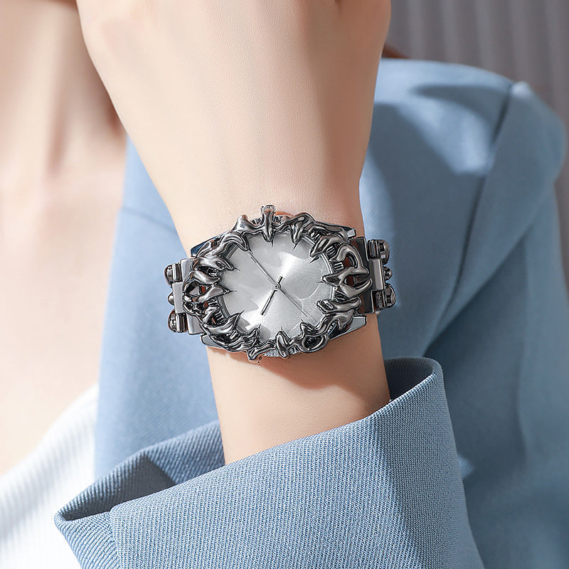 ⌚ Creative Claw-Shaped Quartz Watch – Red Dial, Sculptural Bracelet, Statement Style 🔥